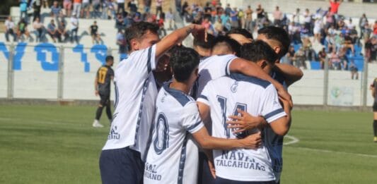 Naval de Talcahuano va por el título ante Valdivia.