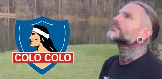 Ex luchador de la WWE posó con camiseta de Colo Colo
