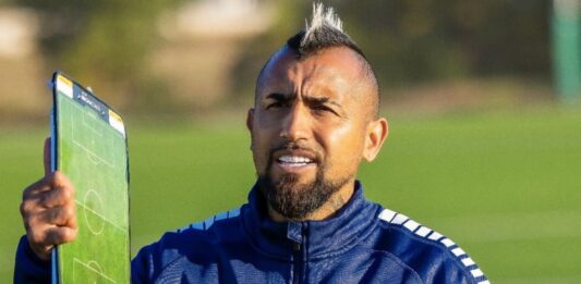 Arturo Vidal se alista para dirigir