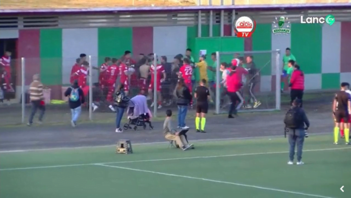 La batalla campal entre integrates de Deportes Valdivia y Comunal Cabrero en Tercera A