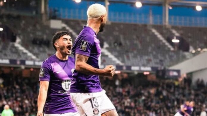 Gabriel Suazo en la victoria del Toulouse