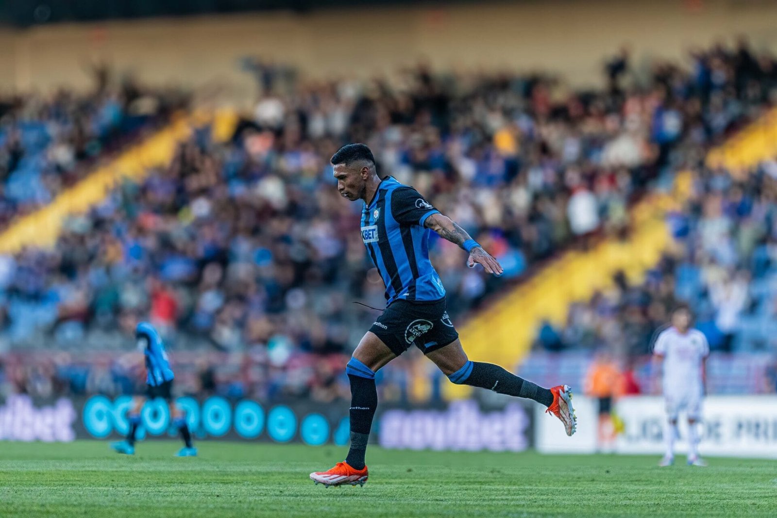 Huachipato le ganó a U. Española y alcanzó en puntaje a Universidad Católica 10 Brice