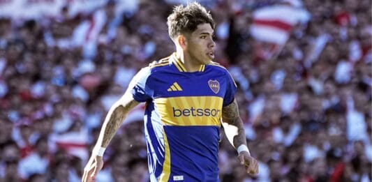 Carlos Palacios vuelve a ser polémica en Boca Juniors tras viajar a Chile