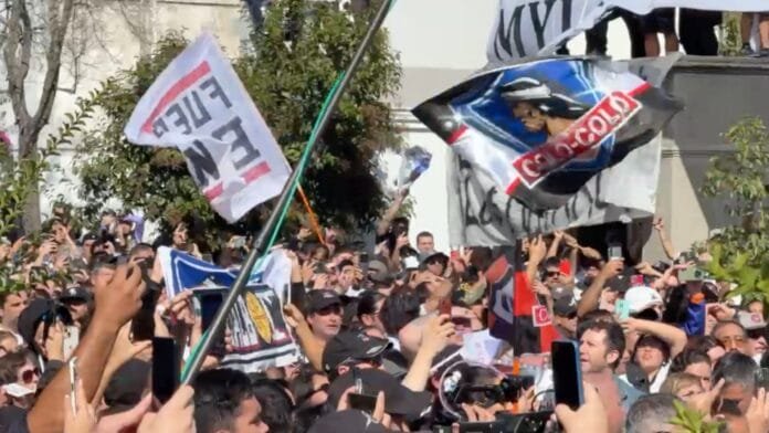 La conmemoración de los hinchas de Colo Colo en plena celebración del centenario del club