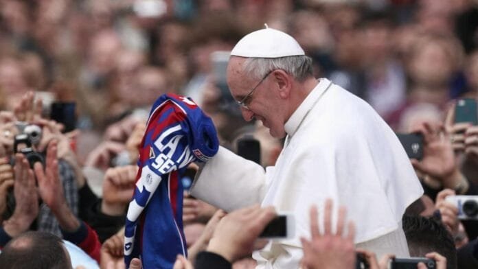 Así reaccionó el mundo del fútbol por el fallecimiento del Papa Francisco