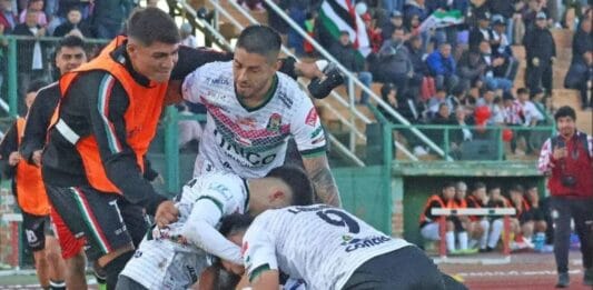 ¡Cumpleaños feliz! Lota Schwager goleó en su aniversario a Chimbarongo por la Tercera División del fútbol chileno