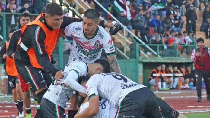¡Cumpleaños feliz! Lota Schwager goleó en su aniversario a Chimbarongo por la Tercera División del fútbol chileno