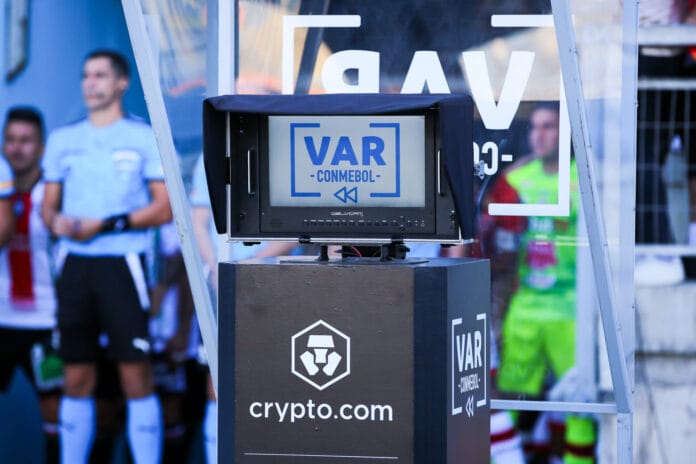 DT del fútbol chileno estalló tras derrota de su equipo y exigió el VAR en Primera B: "Uno no puede..."