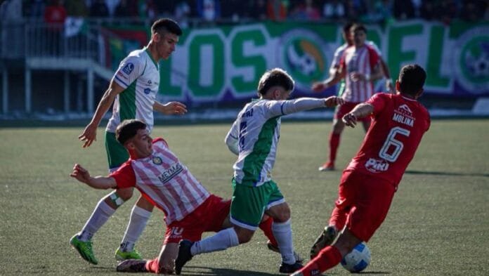 La tabla de posiciones se enciende en la Segunda División del fútbol chileno tras los resultados del fin de semana