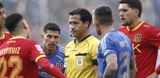 ¡En menos de un minuto!: Figura de Universidad de Chile fue expulsado y se pierde el Superclásico ante Colo Colo