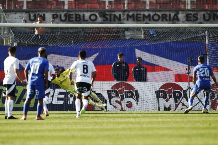 VIDEO: La polémica mano que desencadenó el penal para Universidad de Chile en el Superclásico ante Colo Colo