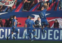 Universidad de Chile sonríe en el Superclásico del fútbol chileno y silenció a Colo Colo