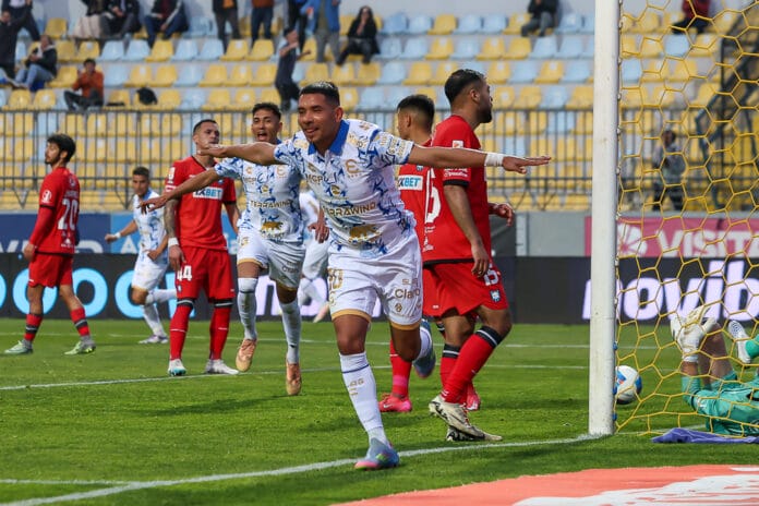 Everton se desquitó con goleada a Huachipato y agarra vuelo en la tabla de posiciones