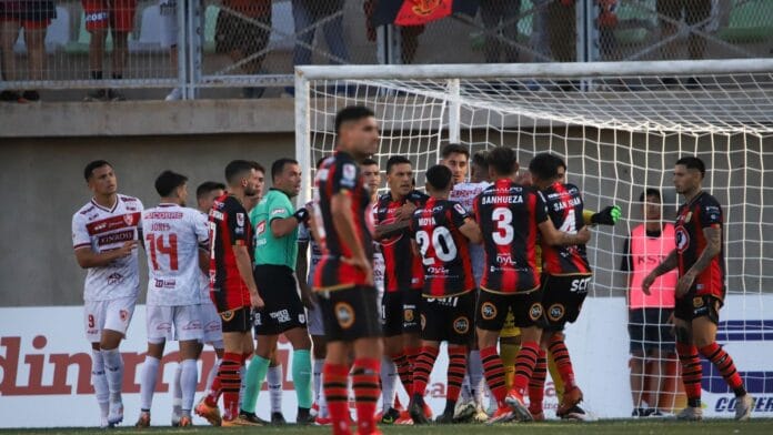 ¡Y apenas debutó! Rangers sufre la dura sanción de su fichaje en el mercado de pases en Primera B