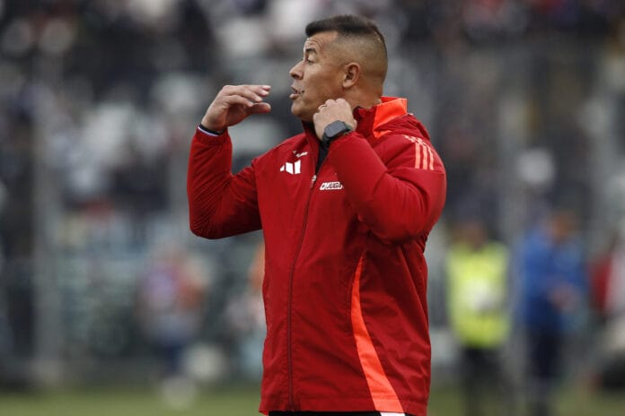 De no creer: la negativa estadística en el fútbol chileno que sigue hundiendo a Jorge Almirón en Colo Colo