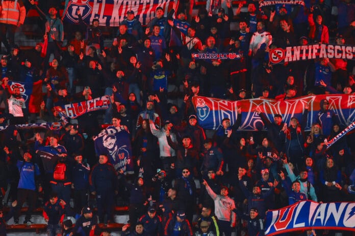 Justicia argentina ordena la liberación de 103 hinchas de Universidad de Chile