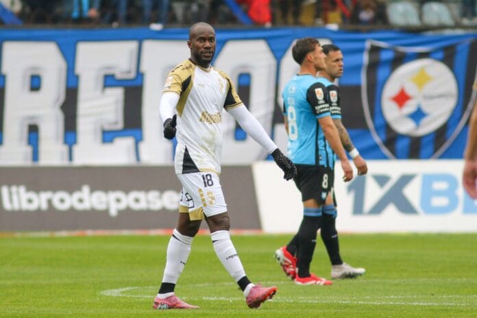 Coquimbo Unido sigue navegando rumbo al titulo en el fútbol chileno venciendo a Huachipato