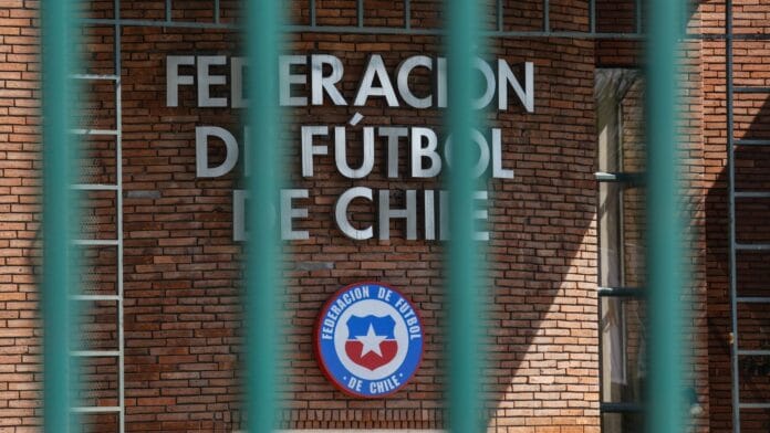 La reunión que pidió Roberto Tobar a los árbitros en la ANFP que genera inquietud en el fútbol chileno