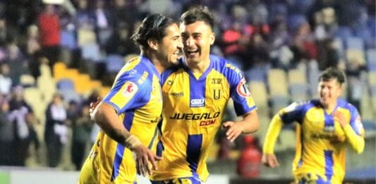U de Conce golea, acaricia la cima y deja la tormenta en Deportes Concepción en Primera B